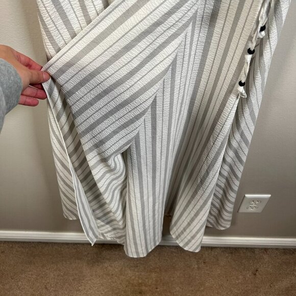 Calvin Klein Wrap Maxi Dress Size 8 Gray Stripes Vacation Travel Work Church - Picture 9 of 13